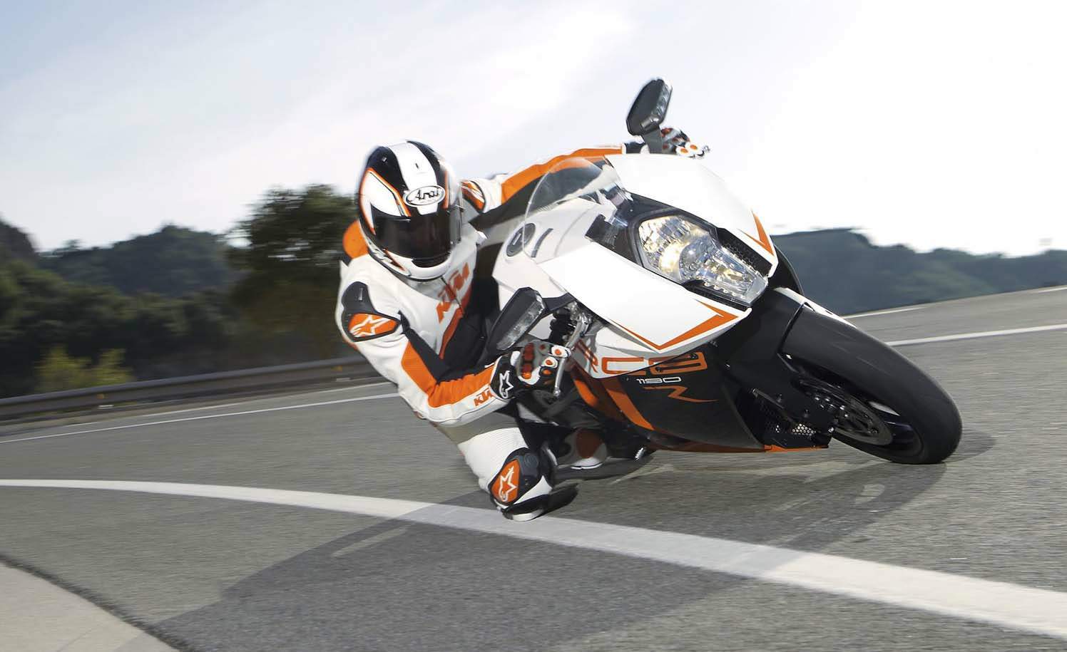 ktm rc8 vs bmw s1000rr